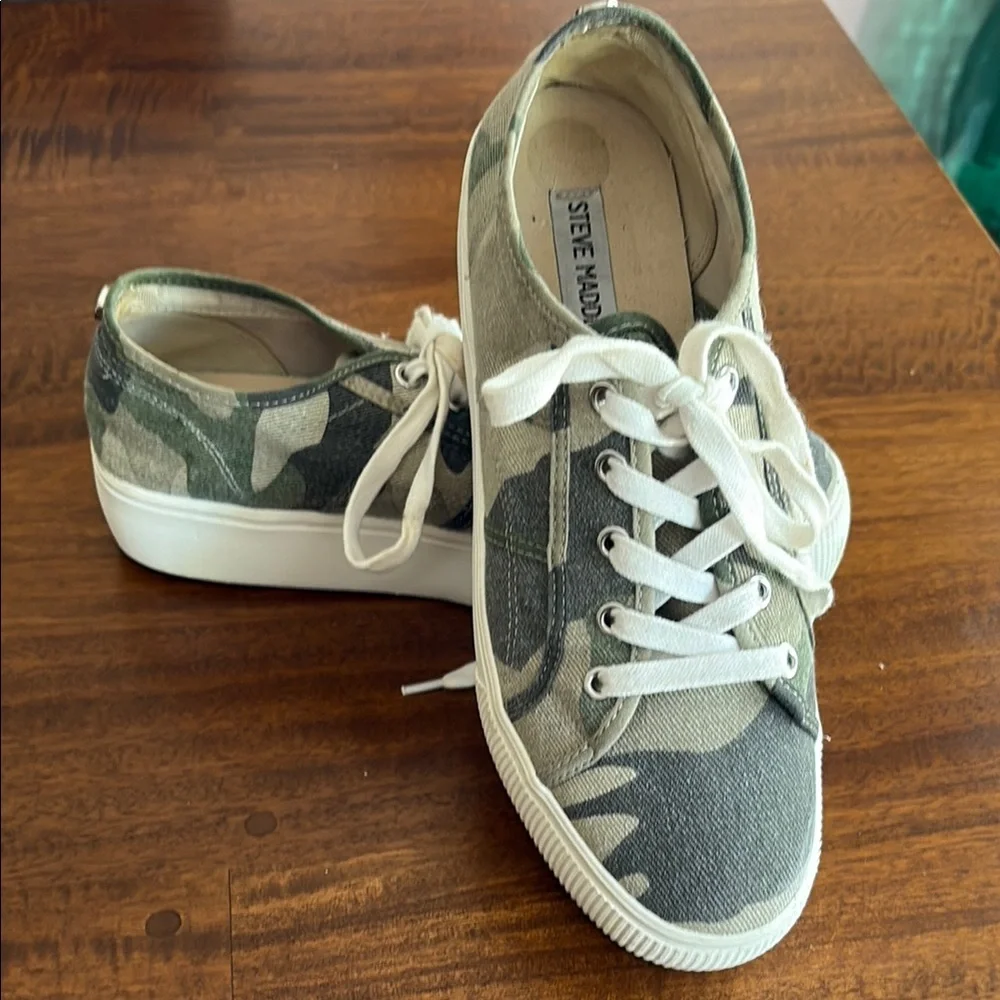 Steve Madden Emmi Camo Print Platform Sneakers - Picture 1 of 9